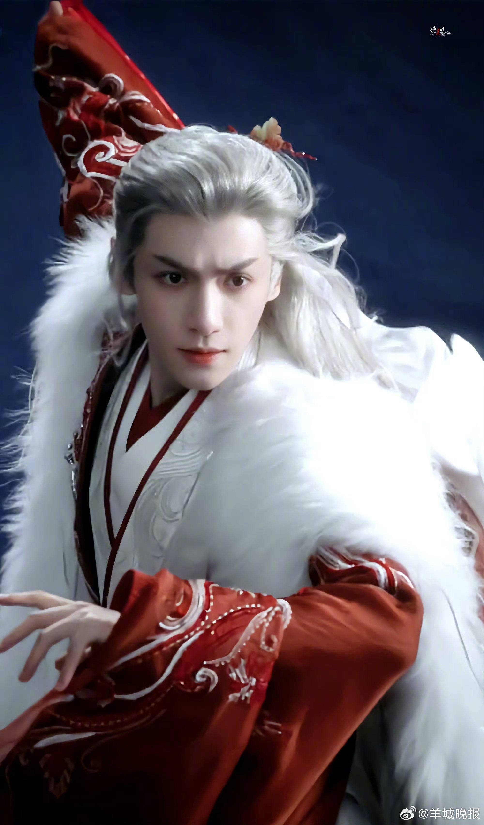 【内娱男星白发造型大赏】“皎皎青铜镜，斑斑白丝鬓。”古装剧、仙侠剧中总少不了白发