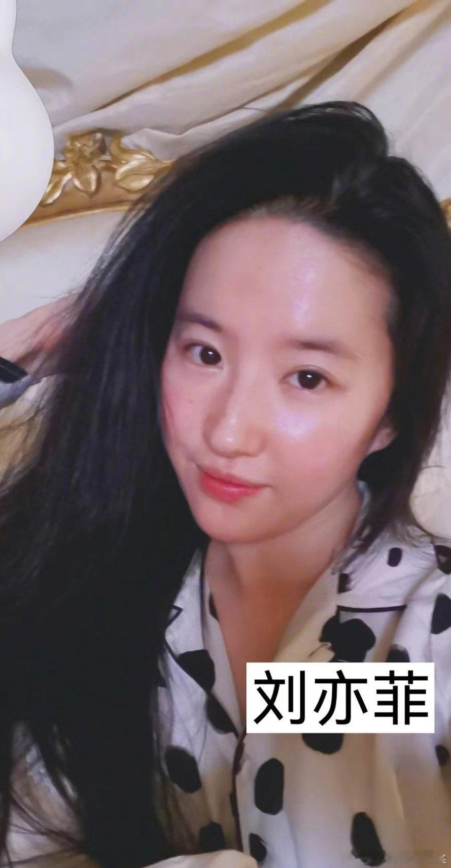 有些人就是素颜也让你挑不出来任何毛病 ​​​