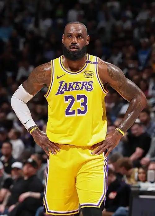 别再争论谁是GOAT了！看完詹姆斯23年生涯、19次杀进季后赛的底层逻辑，你才会