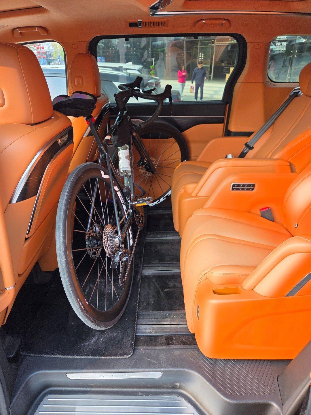 我看网上好多骑友经常讨论，什么样的suv后备箱装自行车比较方便。我就不是太理解，