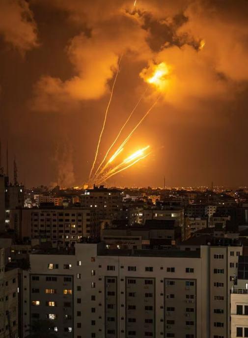 从嚣张到狼狈！以色列终于承认，在12天战争，有75枚伊朗中程弹道导弹直接命中以色