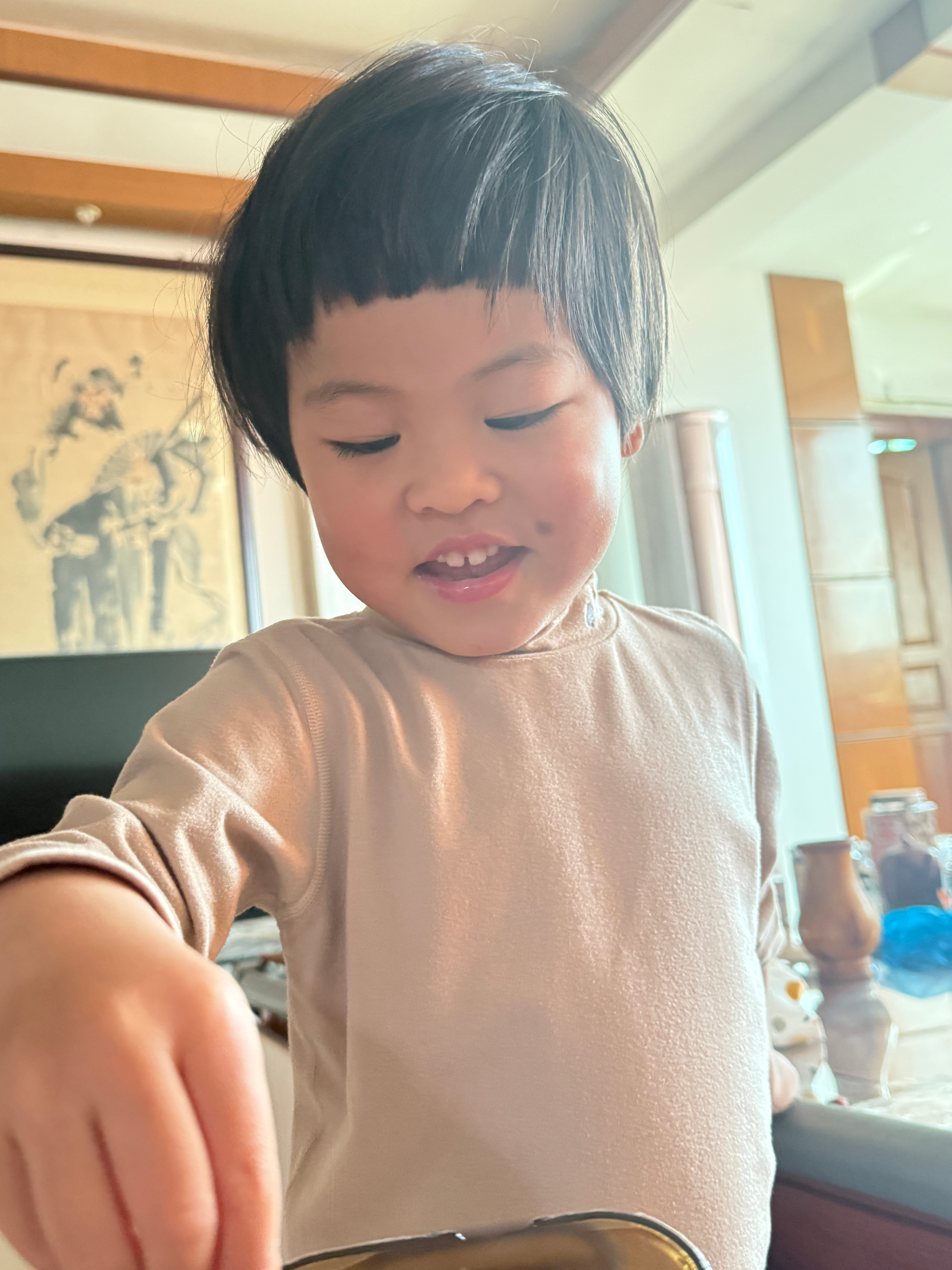 头发太多，新发型又变成带歪的假发了带娃随手拍