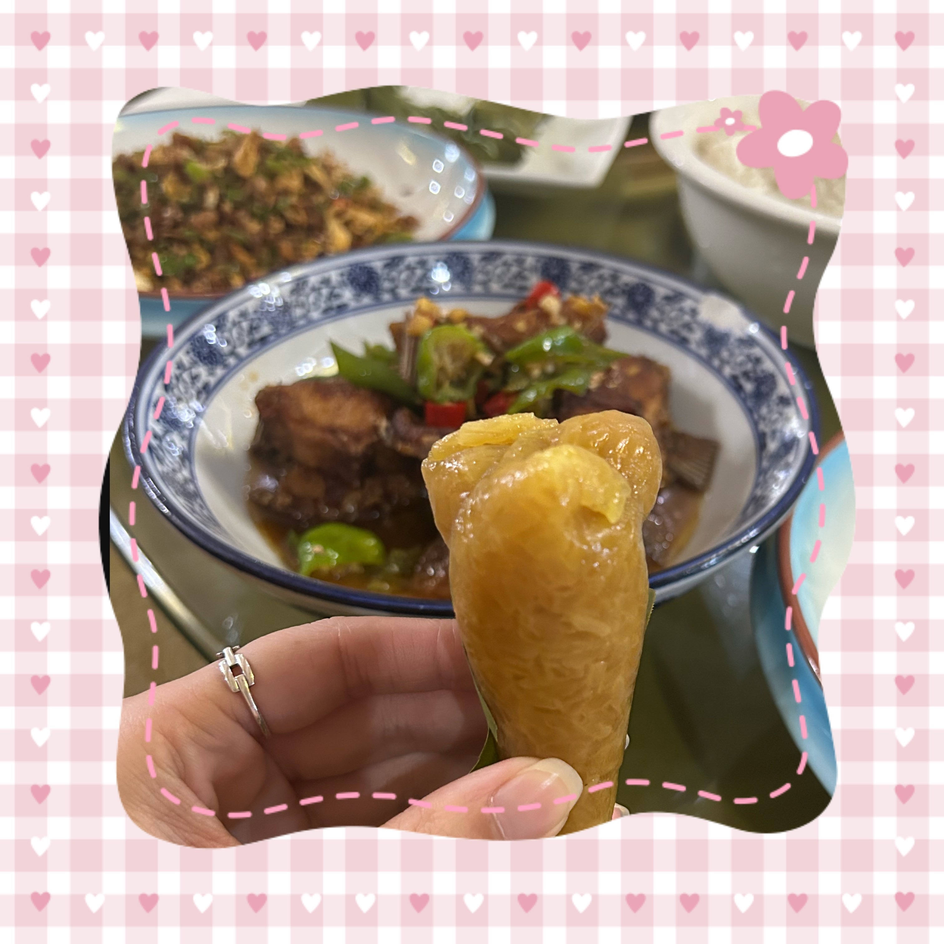 端午安康大家喜欢肉粽还是甜棕呀？我吃的是……没有馅儿的碱水粽小小一颗 不加糖的那