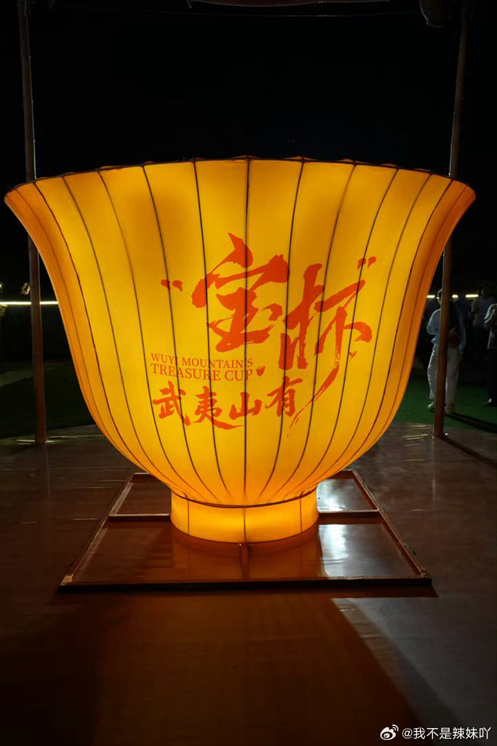 初秋的福建藏着一个精神乌托邦福建秋日晚会里藏着山海诗意八闽大地秋意渐浓，晚会将海