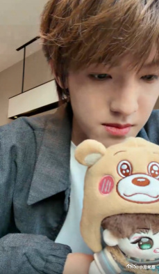 张泽禹冷笑话 一本正经讲冷笑话的张泽禹也太可爱了，又帅又有梗，越相处越让人喜欢 