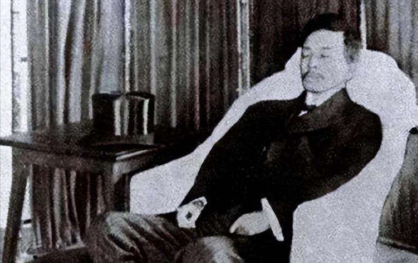 1913年，宋教仁在上海火车站被刺杀，生命垂危，在医院他对于右任说：我很痛，估计
