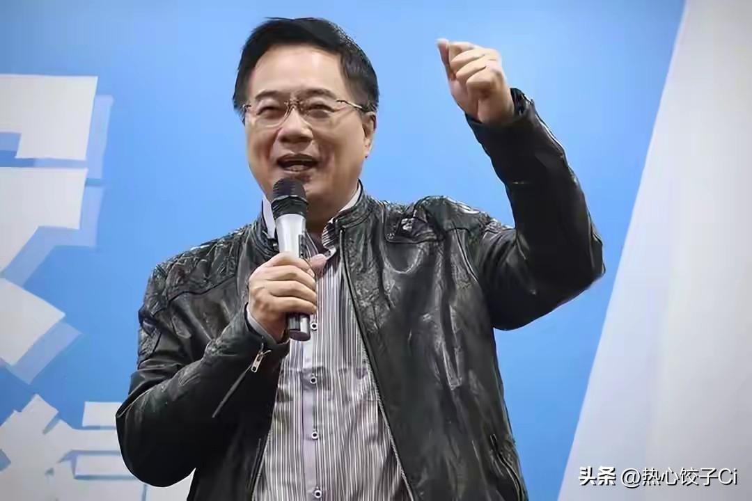 蔡正元节目要停播了，他在直播中说，向各位说明一下，谢谢那个节目，感谢各位这么久来