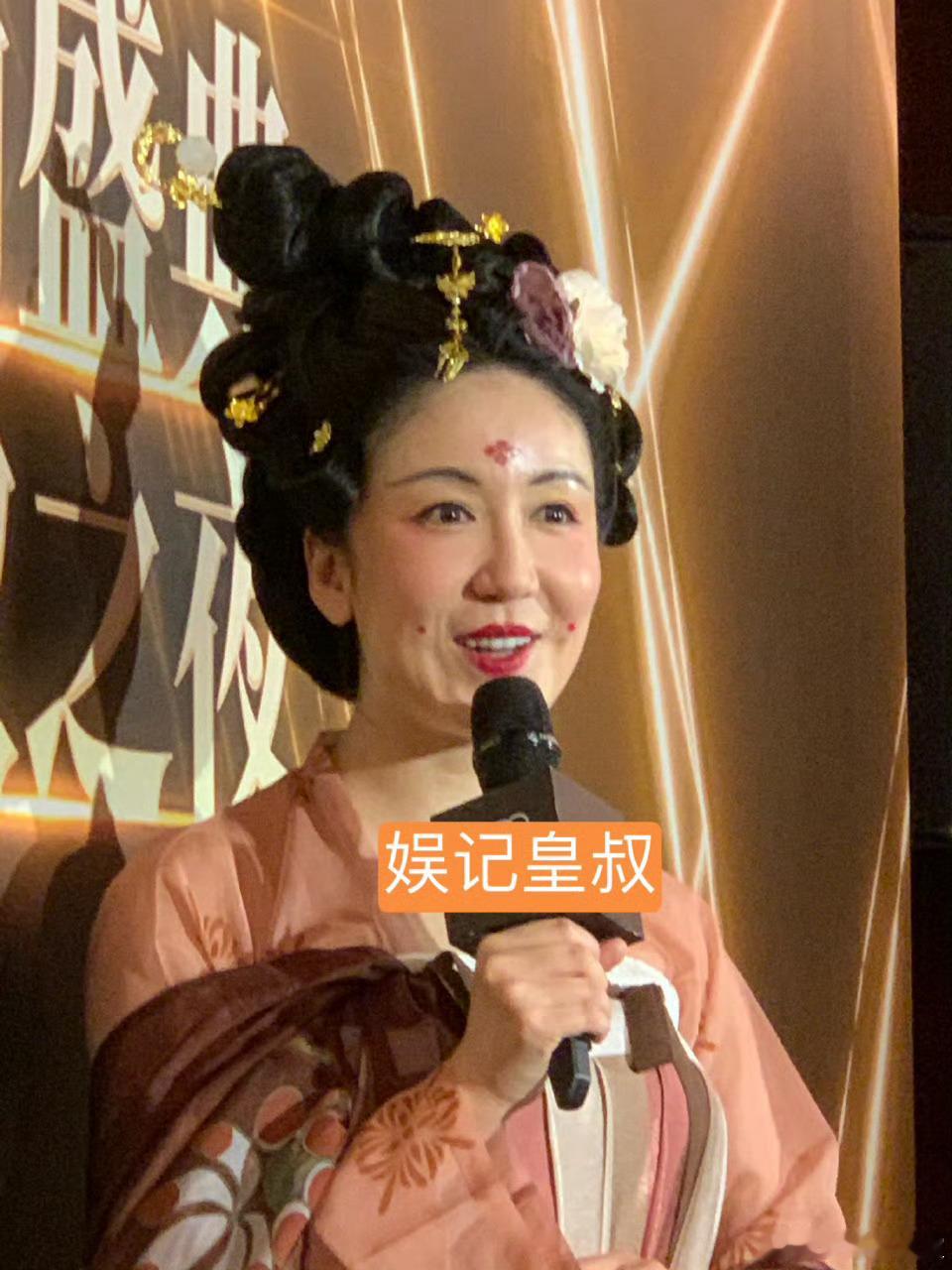 娄艺潇回应整容 见过真人，应该是吃胖了？照片拍摄时她刚刚三十岁。 