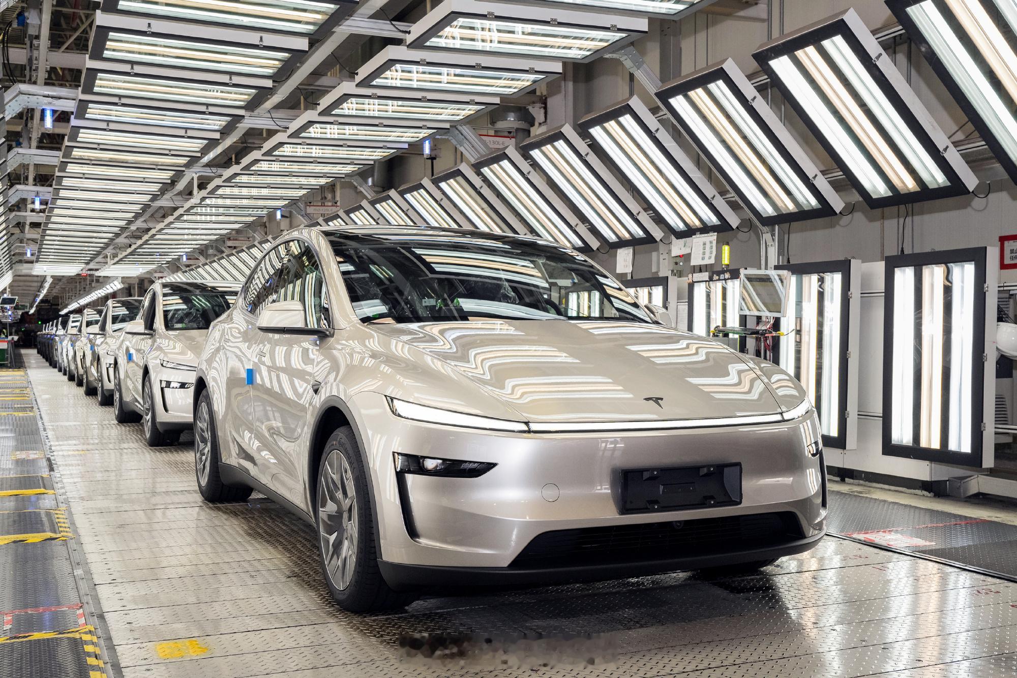 ModelYL正式开启交付 特斯拉Model Y L开启交付啦，当看习惯了它再去