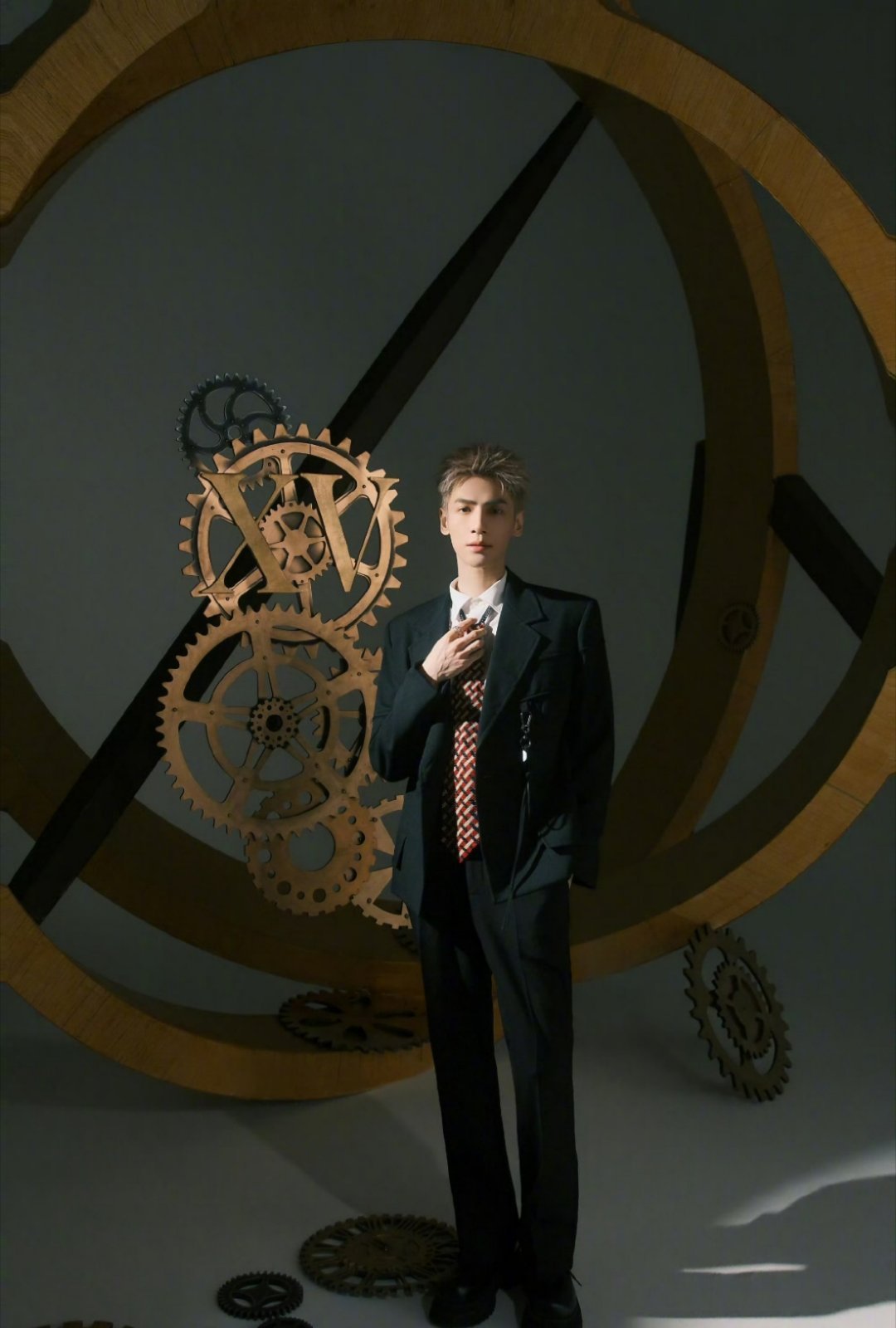 罗云熙出道十五周年快乐！哥哥你今年有看到雪吗？想看看你拍的雪景