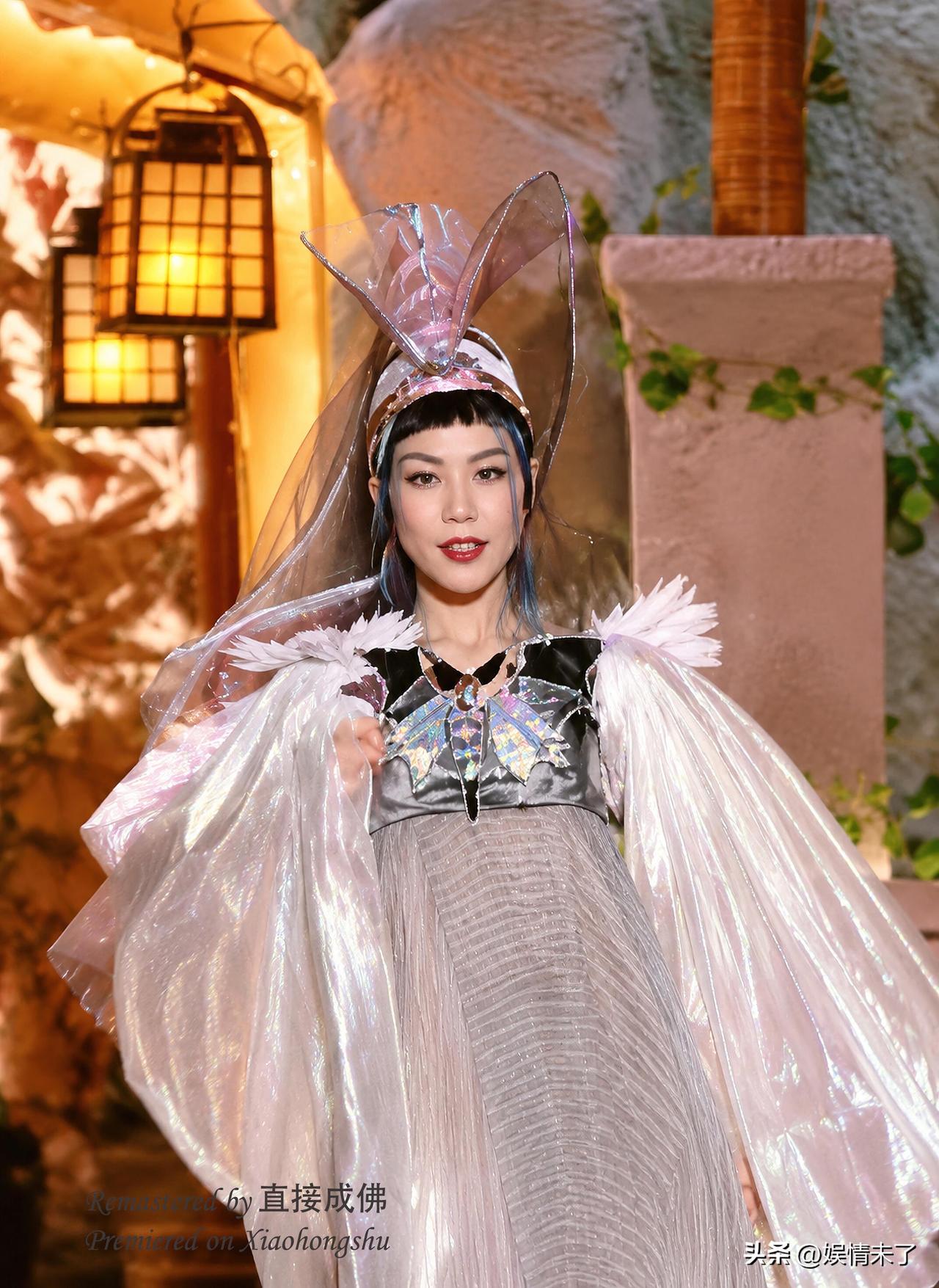 王菲「埃及艳后」造型，1994年王菲与张学友亮相港姐选拔赛，合作演绎音乐剧，现场