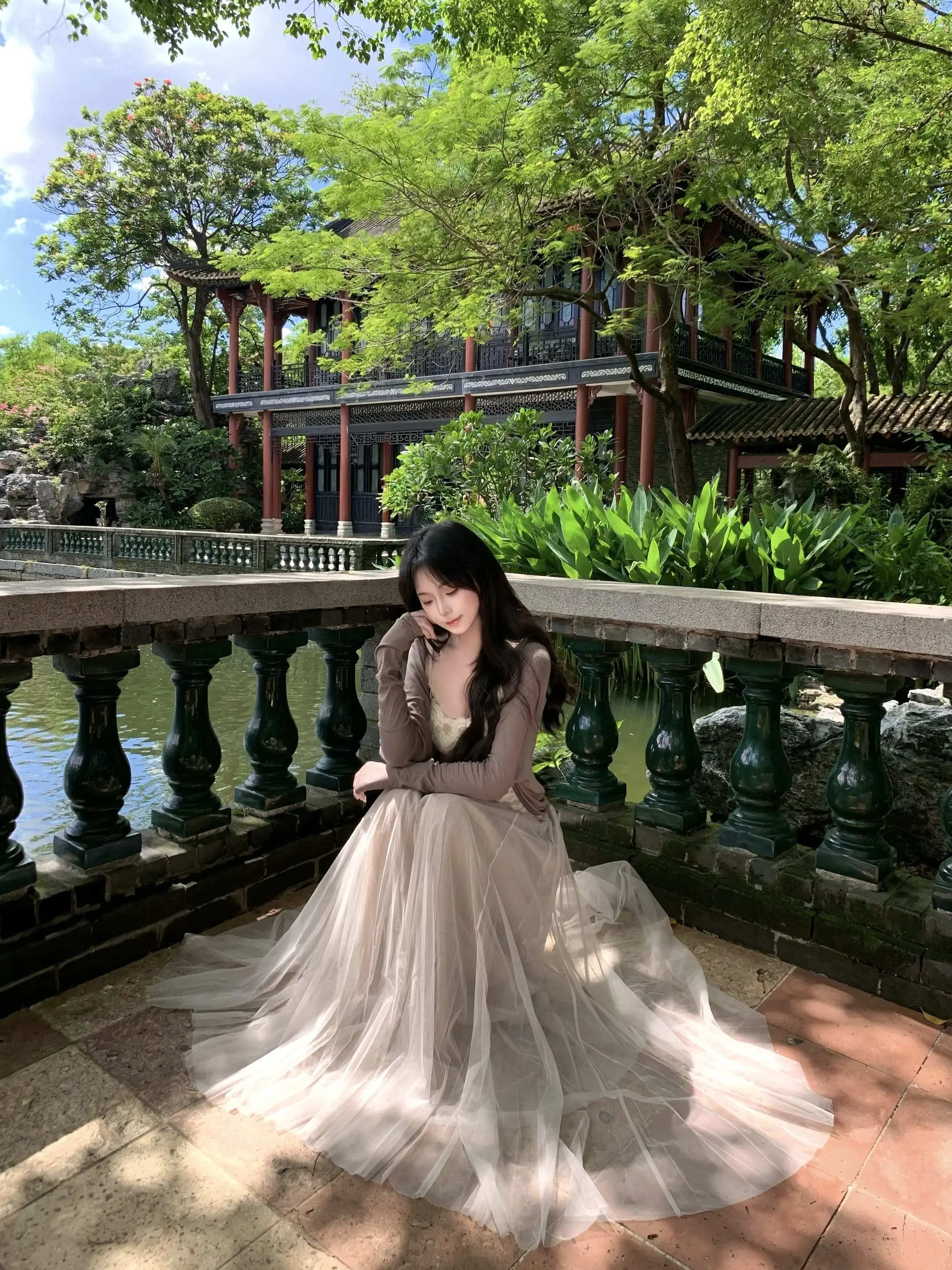 祈求命运高抬贵手 却渴望缘分细水长流