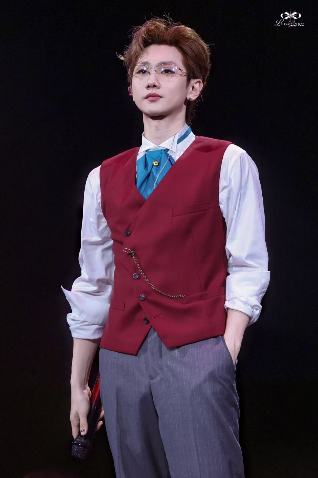 听汪苏泷唱茉莉没有不尖叫的理由 因为这首《茉莉》的花语是：质朴、永恒。没有华丽的