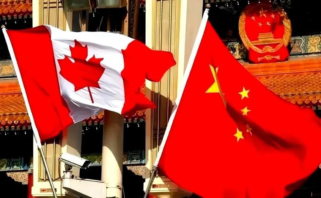 这次加拿大总理来中国，更像是在给国家找一条备用通道，而不是单纯走个外交流程。
 