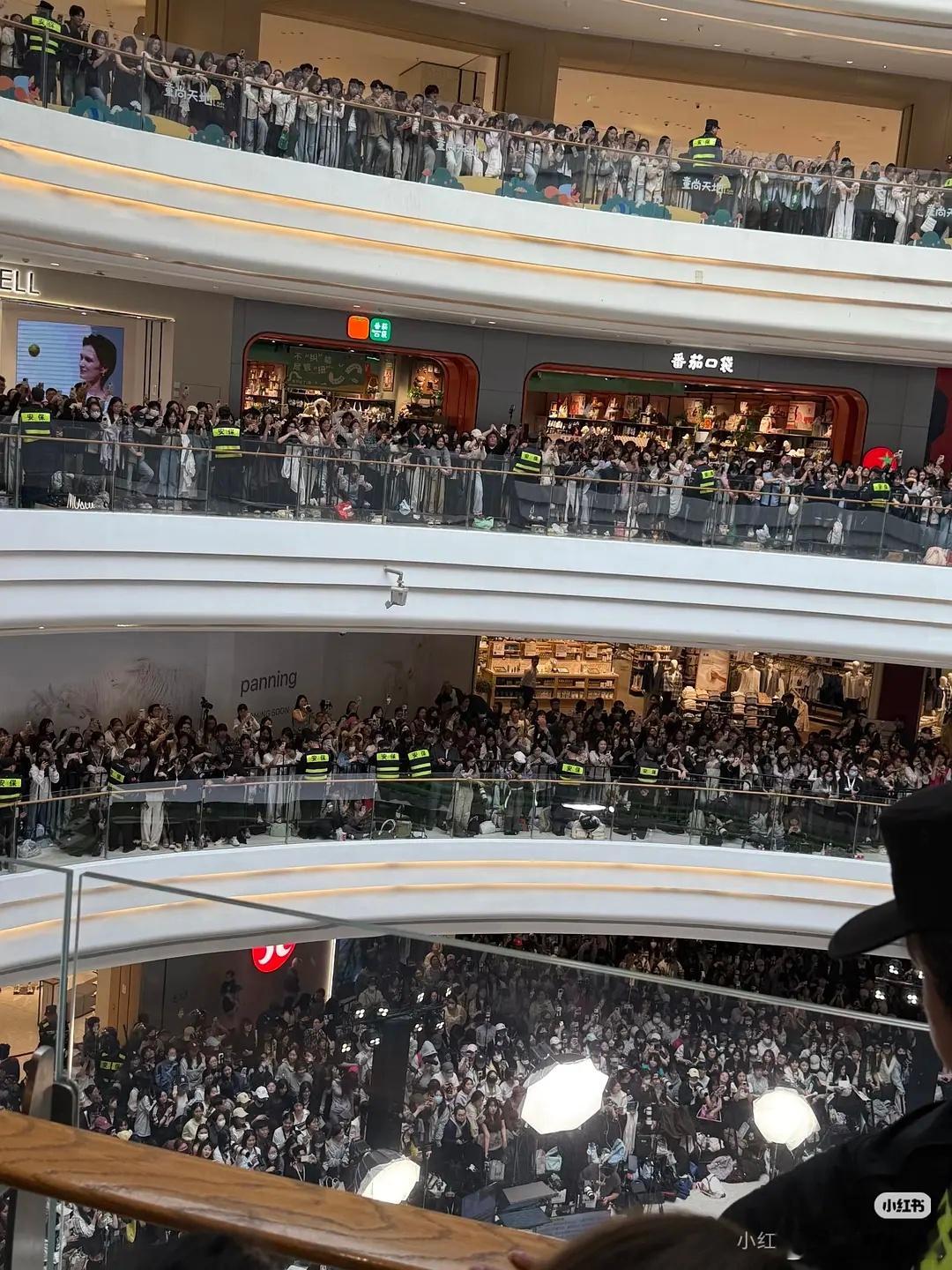 电竞圈还挺多人喜欢她的 我追电竞直播 田曦薇出现的频率很高 