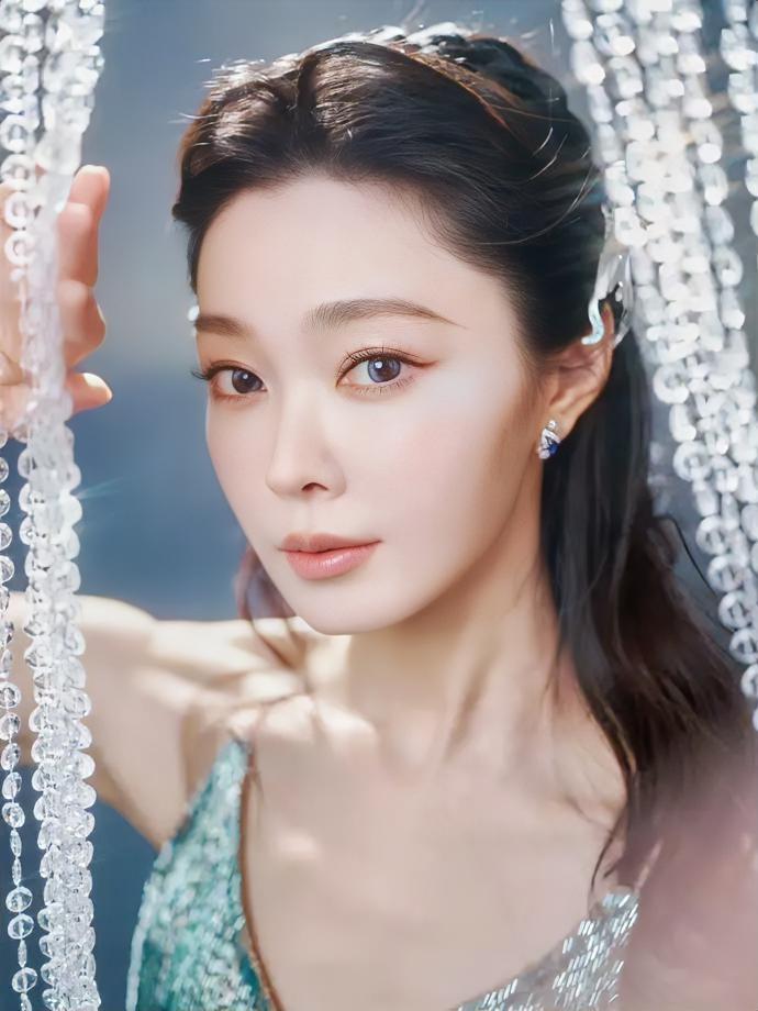 ＃宋轶白开水妆杀疯了！淡颜天花板凭这妆美到热搜爆
谁懂啊！宋轶最新白开水妆直接把