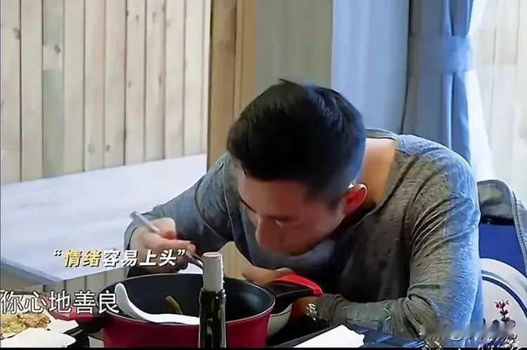 2025年6月5日，汪小菲在直播时带领网友参观了位于三里屯的新办公室。眼尖的网友