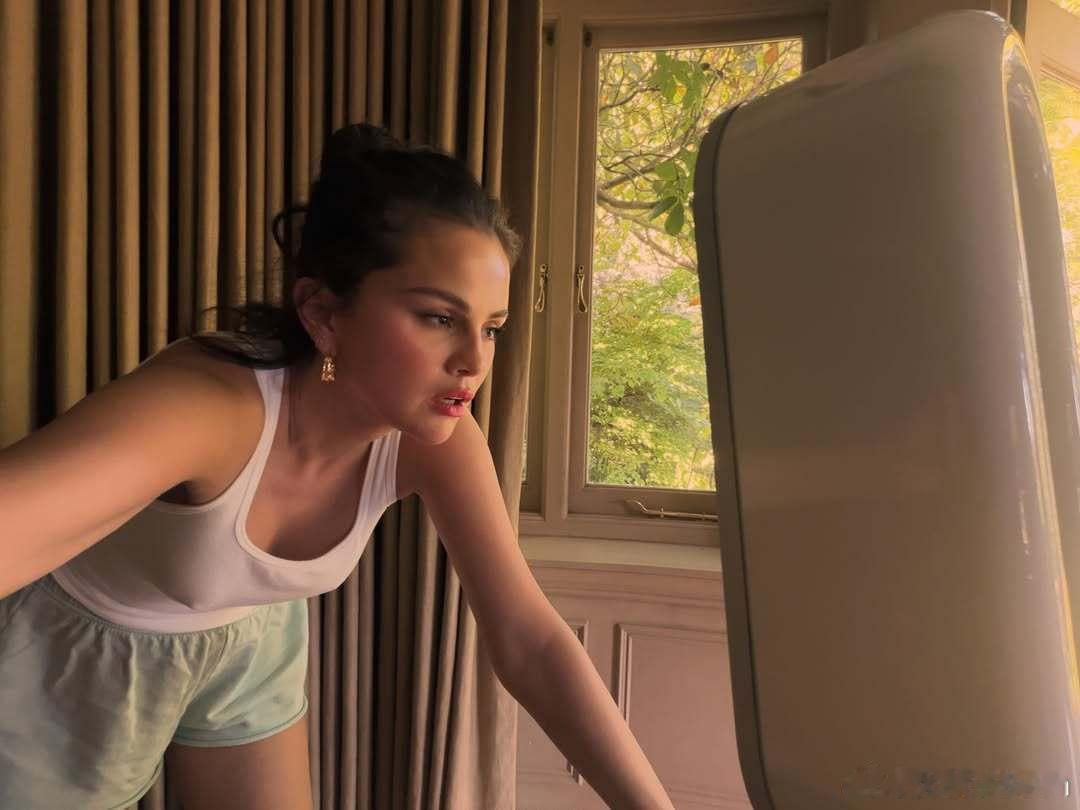 selena gomez赛琳娜戈麦斯演你这几天在南方炎热地带be like : 