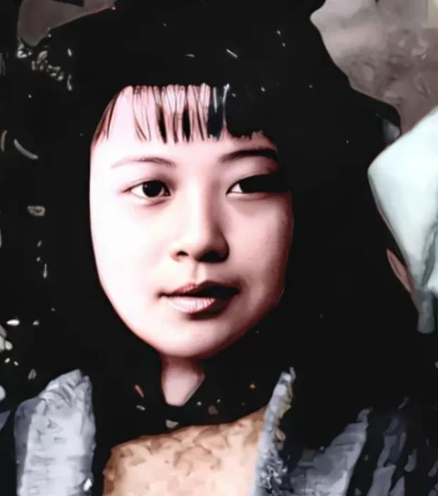 1963年，解放军师长陈广胜回乡寻找多年不见的妻子。没想到，他刚到村口，就看到一