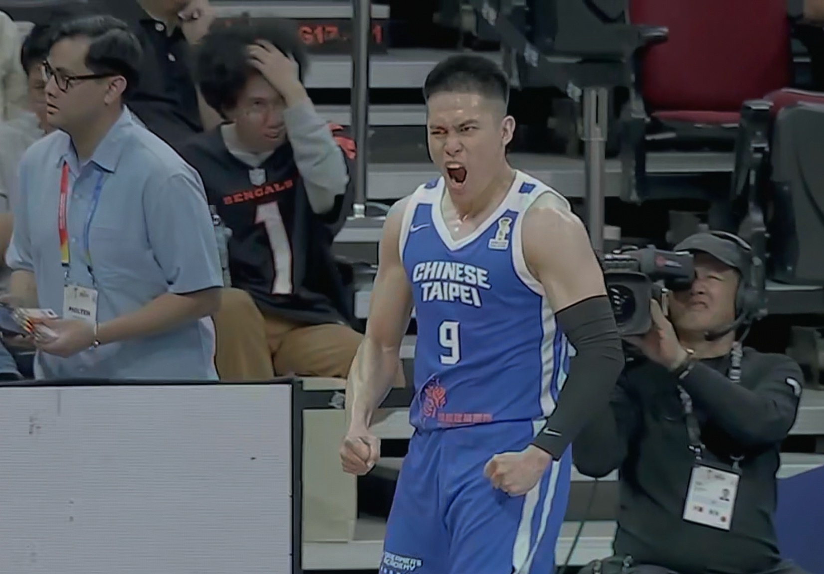 中国男篮vs中国台北男篮 中国男篮三节落后6分 陈盈骏三节22分3篮板3助攻，中