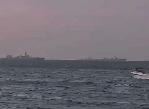 🇨🇳🇮🇷🇷🇺中国052D型和055型导弹驱逐舰正驶往霍尔木兹海峡，与