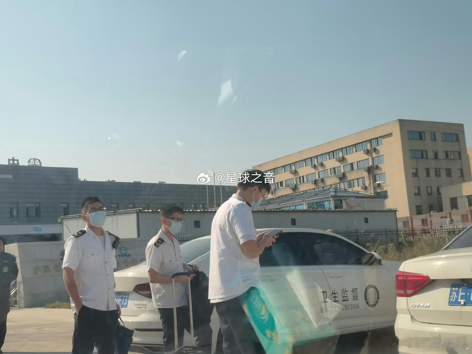 上官正义报警后1小时40分卫生监督到场可得整治这帮人 ​​​