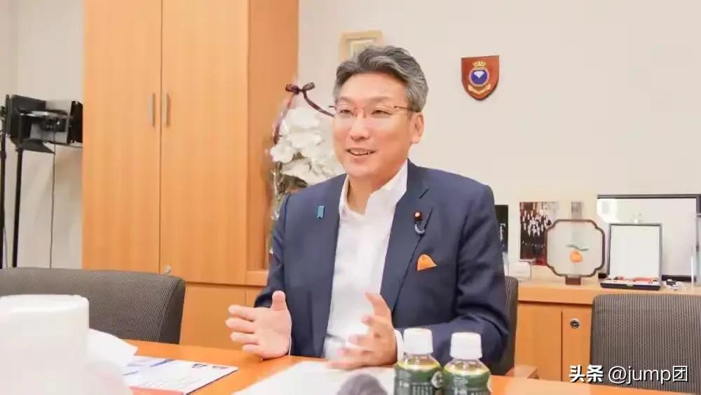 河野洋平死了没几天，日本那个访华团就直接从50个人砍到了5个人。

代理团长换成