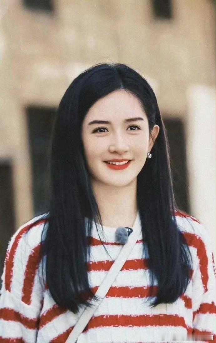 叶童发文祝谢娜生日快乐乘风2025谢娜的感染力不仅征服观众，更打动叶童，称她代表