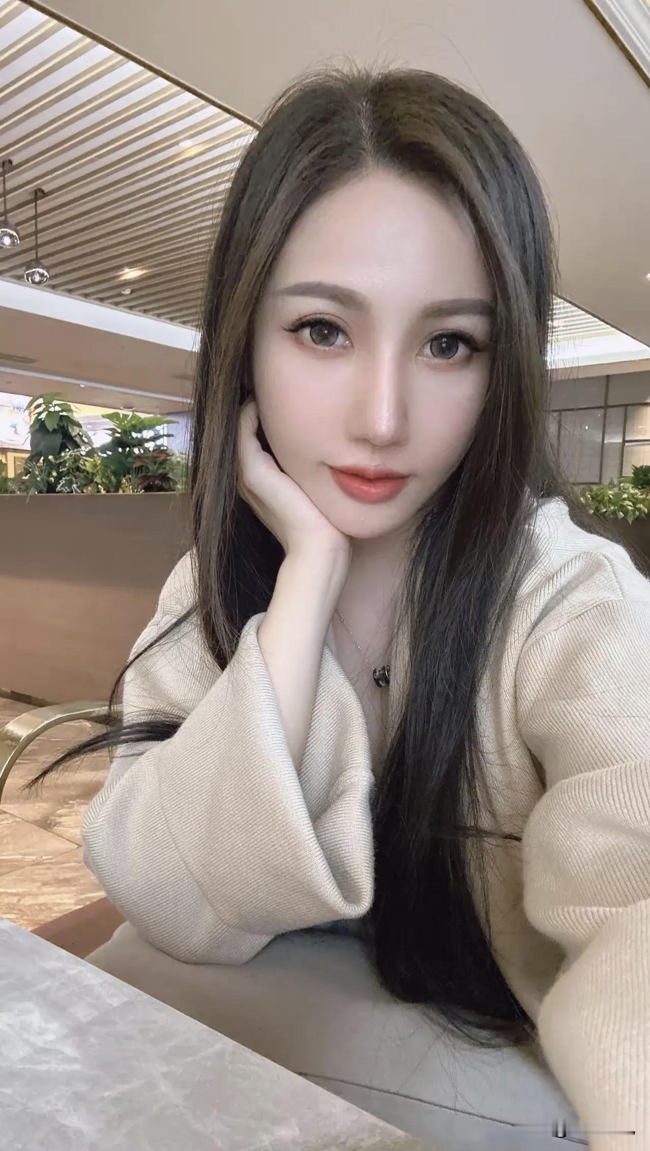 妹妹来家里住一阵，本来挺高兴的，可这两天总觉得老公眼神不太对，说话也过分热情，不