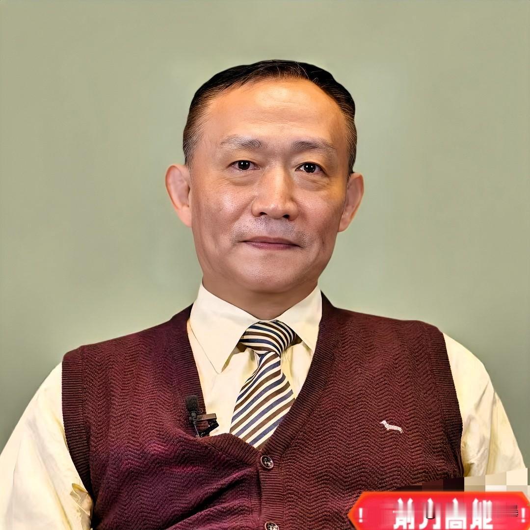 刷到卢麒元的新视频
看完只剩五味杂陈！
老卢这次火力全开
话说得又狠又实在
直击