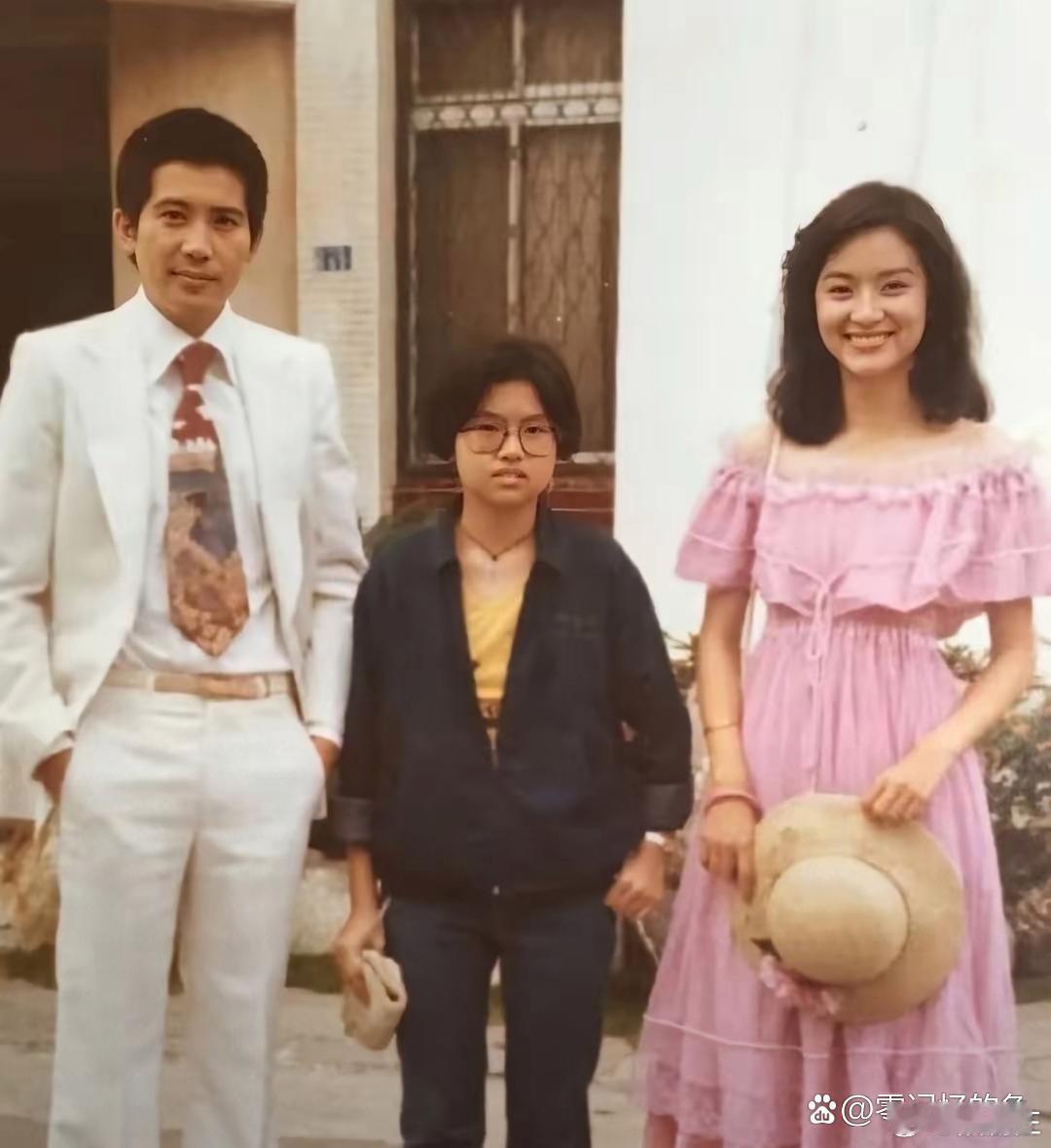 秦汉和林青霞年轻的时候。 