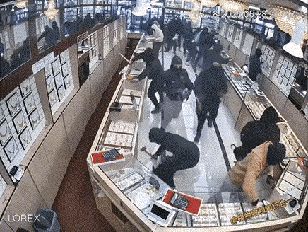 重磅！国外传来震撼一幕：真正的自由，来了！