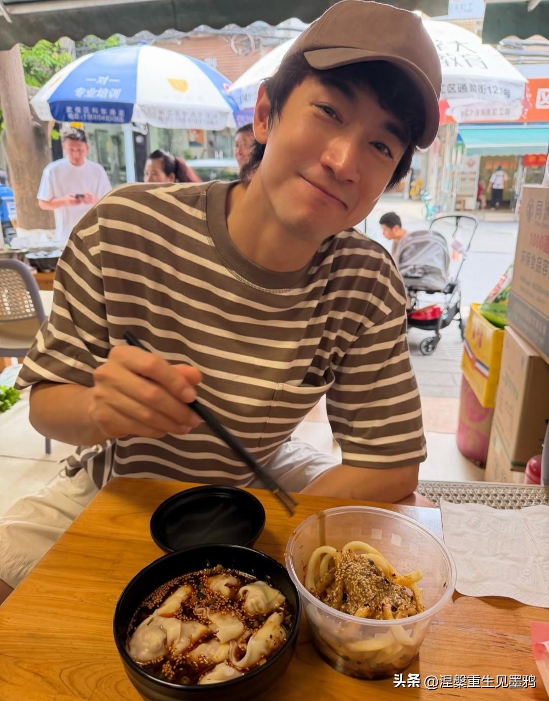 别人晒高定他晒路边摊，林更新这组随拍直接把“内娱最接地气男星”的位置坐稳了

在