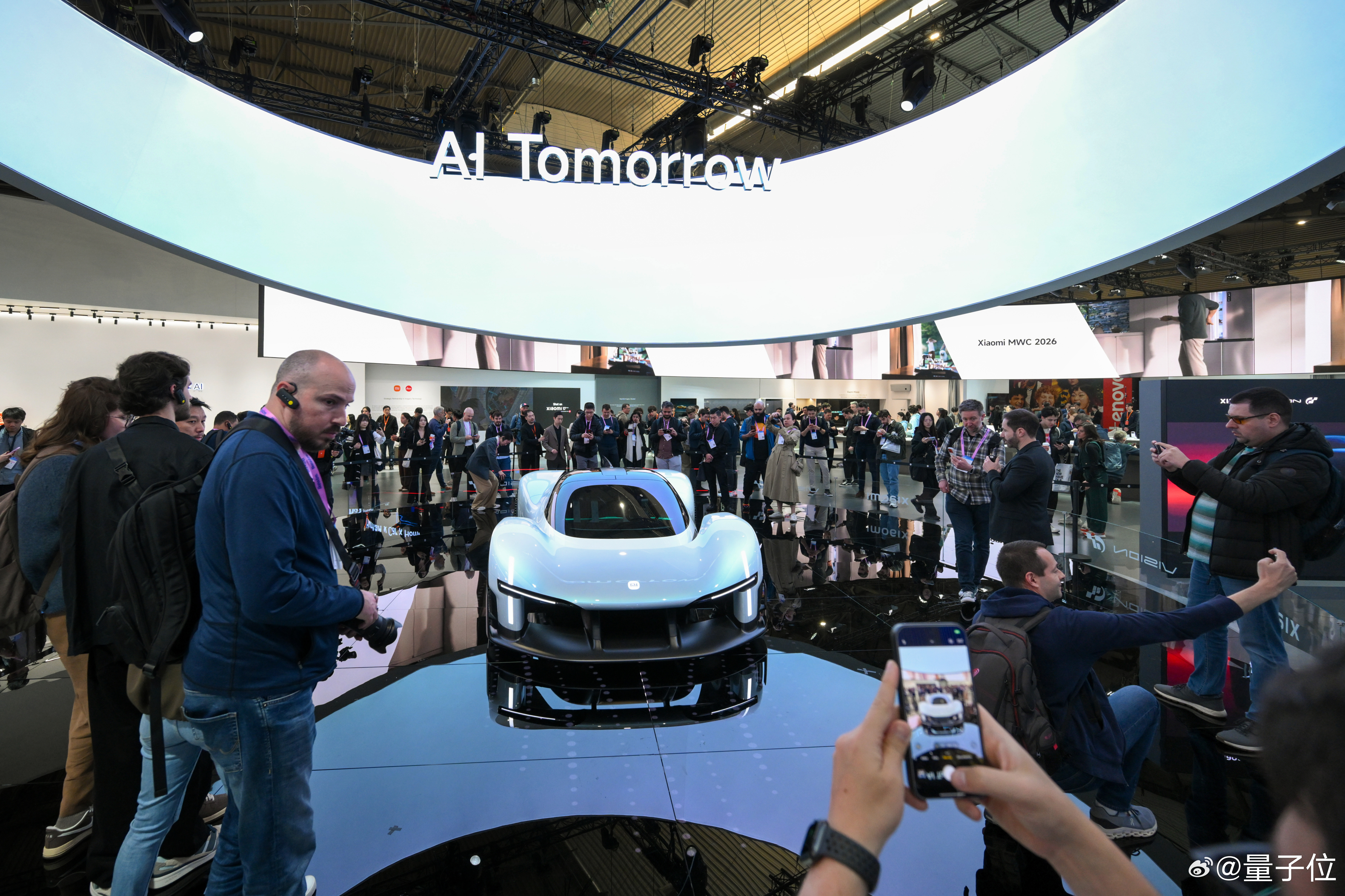 小米AI新叙事：从“模型竞赛”到“生活革命”全球AI进入下半场，当模型能力逐渐趋