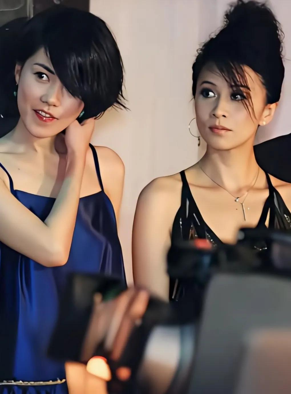 年轻时候的刘嘉玲，很美，把旁边的王菲都比下去了。