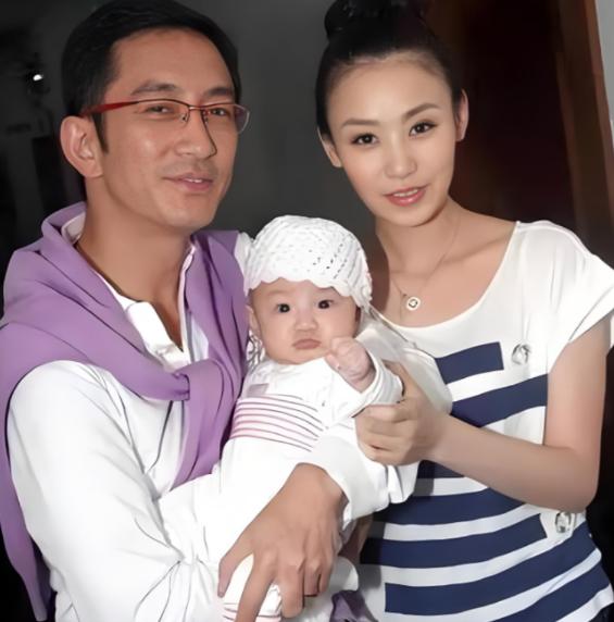 2007年，43岁的吴启华迎娶了比自己小21岁的石洋子。两人结婚7年后，家产被指