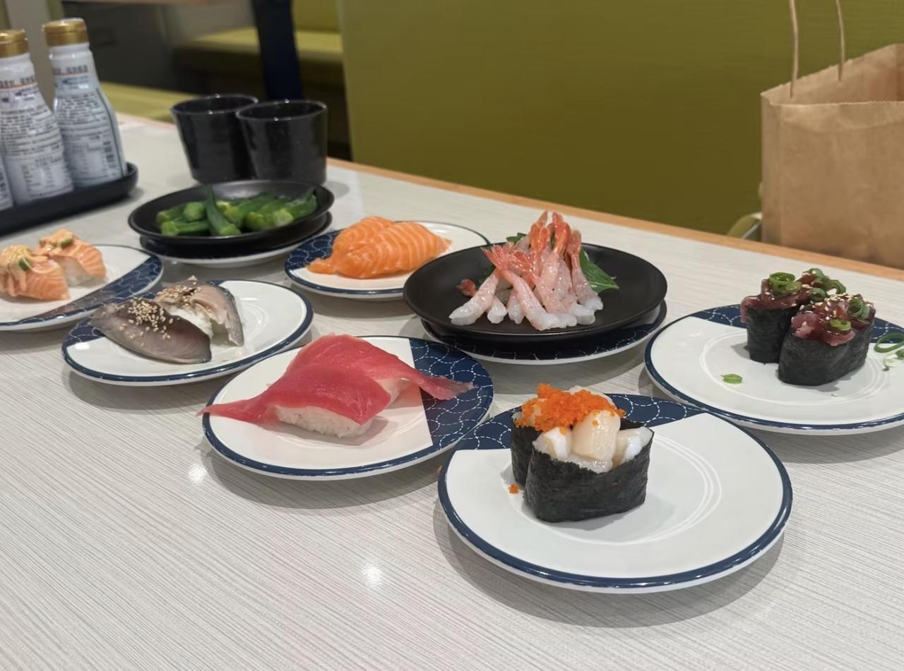 我的日常生活-用餐体验
两个人外出吃饭，常常纠结不知道吃什么菜式，这时我总会第一