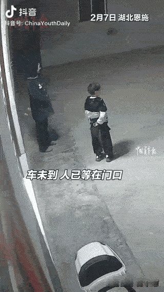 泪目了！有人等你回家过年，真好！一对从打工地浙江萧山开车回湖北恩施过年，开了一天