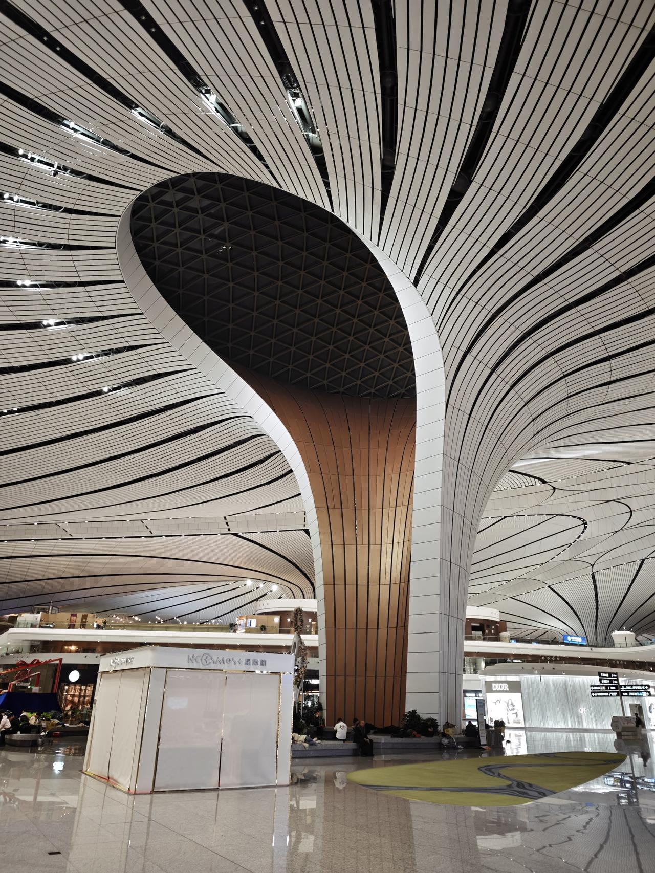 去云南出差，得在大兴机场出发，很少来这边，主要是距离太远，打快车费用168元。