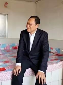 【他走了，56岁】
一个人越拼命干，越孤独
因为周边的人使不上劲，他们心里可能在