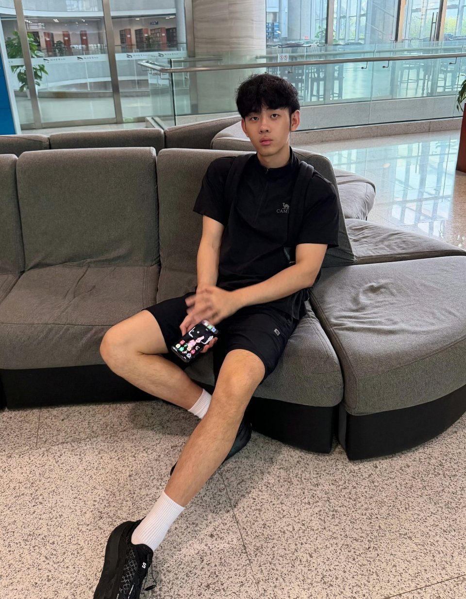 思慕社字母所谓成熟，就是把“你怎么能这样”换成了“没关系”，把“我想要”换成了“