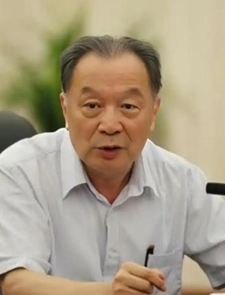 温铁军曾在一场公开演讲中发出灵魂拷问：数千万先烈流血牺牲打下的江山，几代人节衣缩