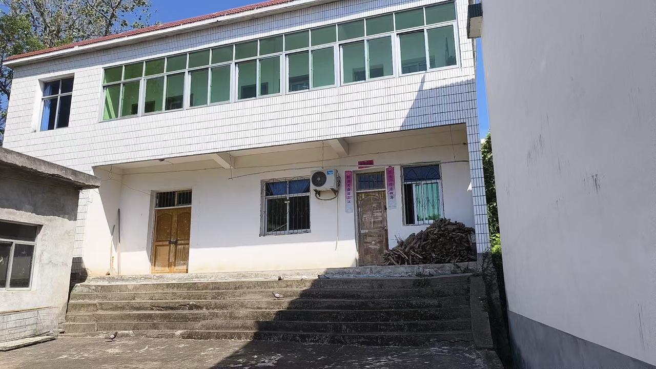 五十余岁拆老宅建新家，藏着半生期盼与乡愁
 
人过五十，心境早被岁月磨得温润。年