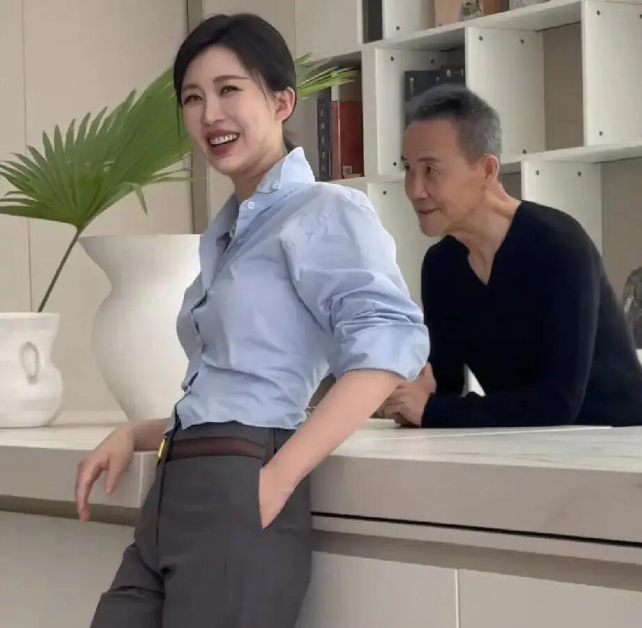 王石和田朴珺约会摔断了两根肋骨老夫少妻这样的年纪差秀恩爱…就有点怪怪的