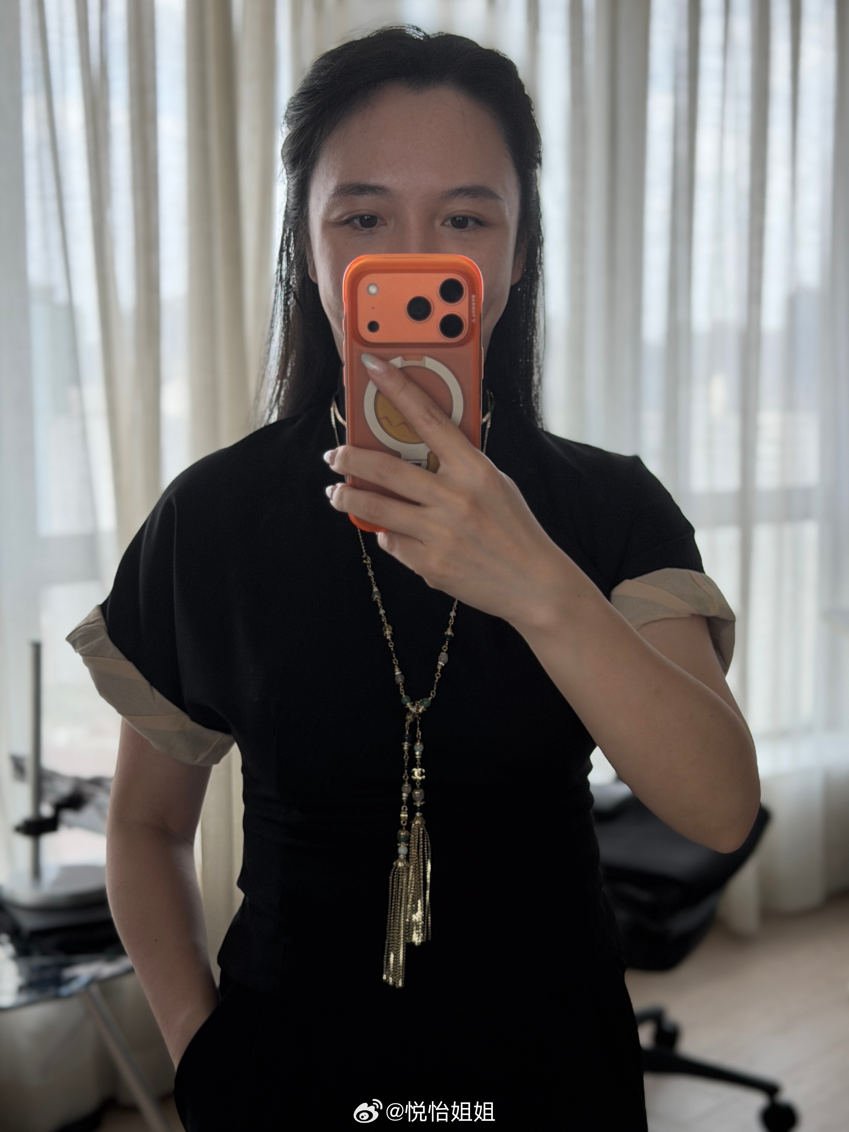 传统中式、新中式都土土的，我还是更喜欢法中式早年的Shiatzy Chen（这几