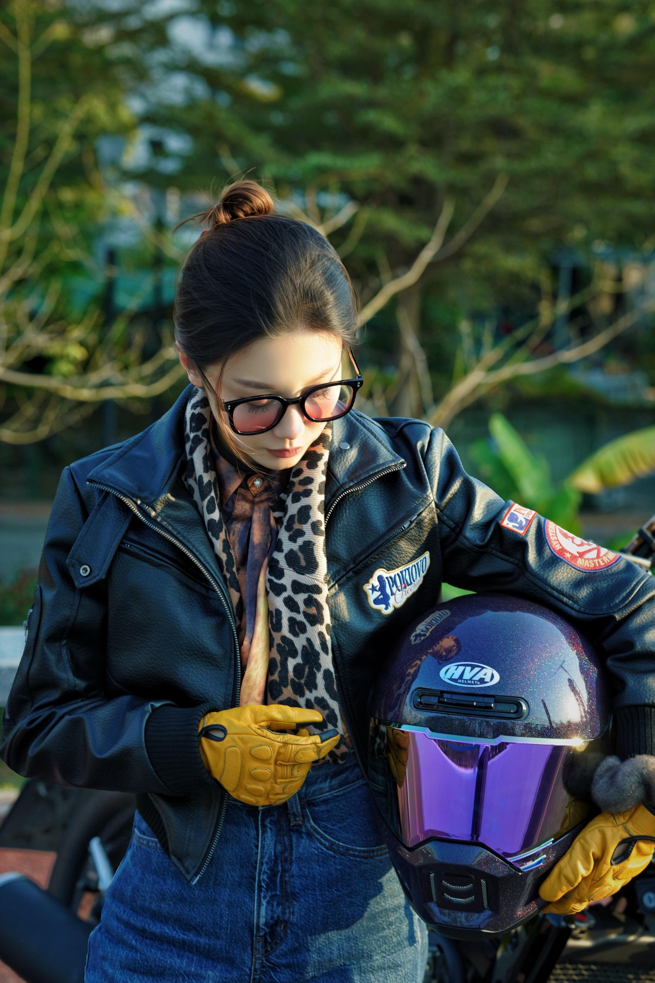 今日风大，自由廉价，塑料袋飞的比鸟还高。