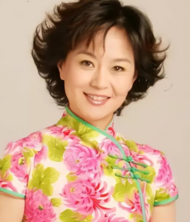 1999年，鞠萍向丈夫提出了离婚，丈夫却提出孩子和钱只能带走一样，鞠萍一听就知道