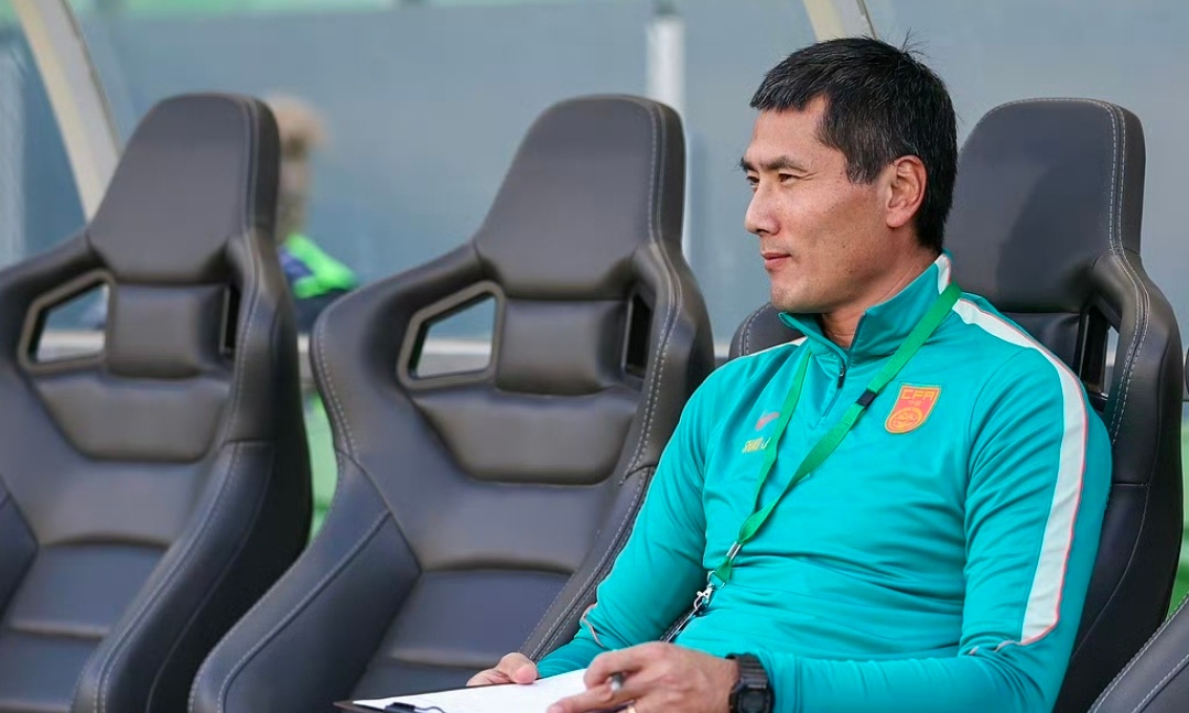 国足0比2喀麦隆这支喀麦隆也太菜了，怪不得没进世界杯 