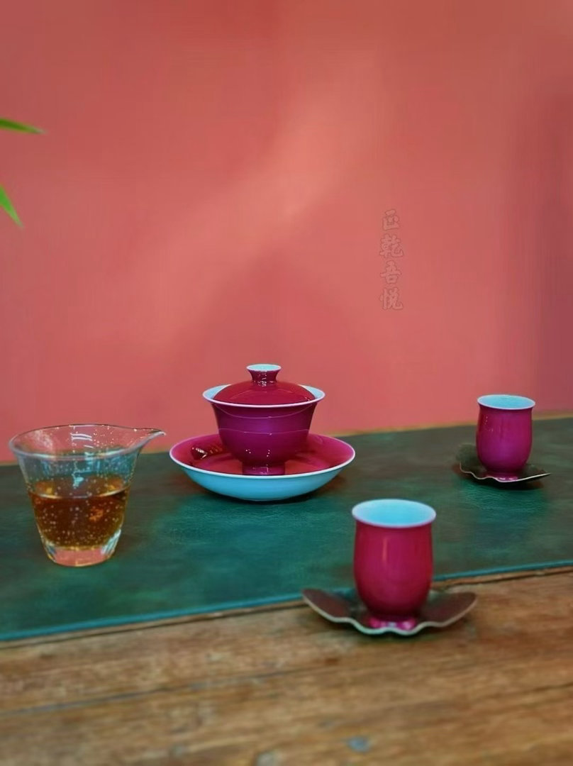 茶道  一盏胭脂红，半卷江南梦茶烟袅袅处，藏着千年窑火淬炼的温柔～ 