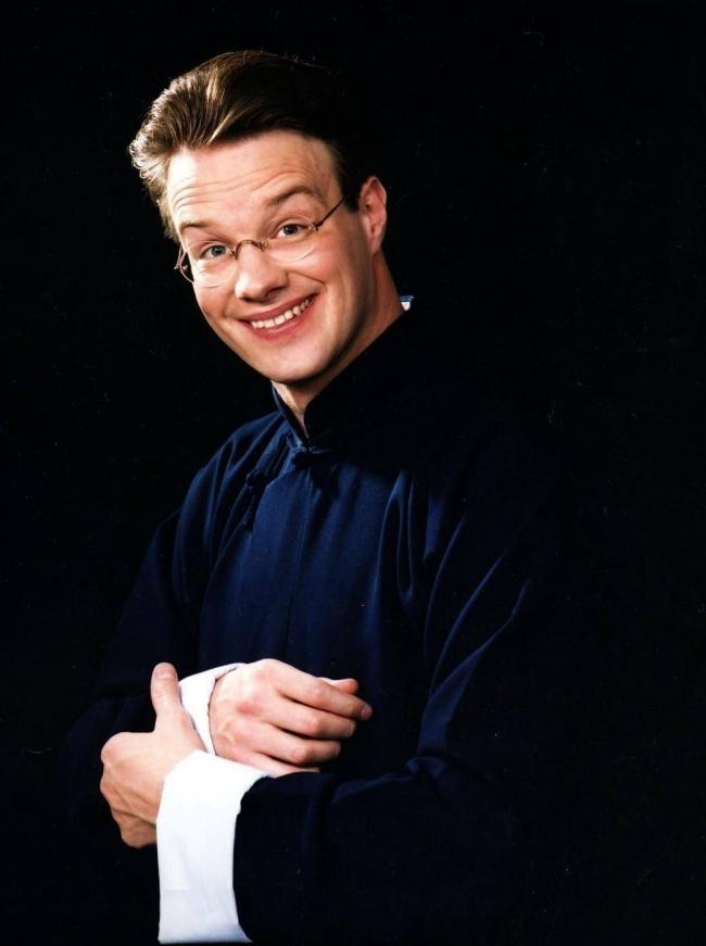 61岁的大山，岁月已白头近日他与妻子甘霖照片流出，甘霖是重庆人，气质温婉，两人站